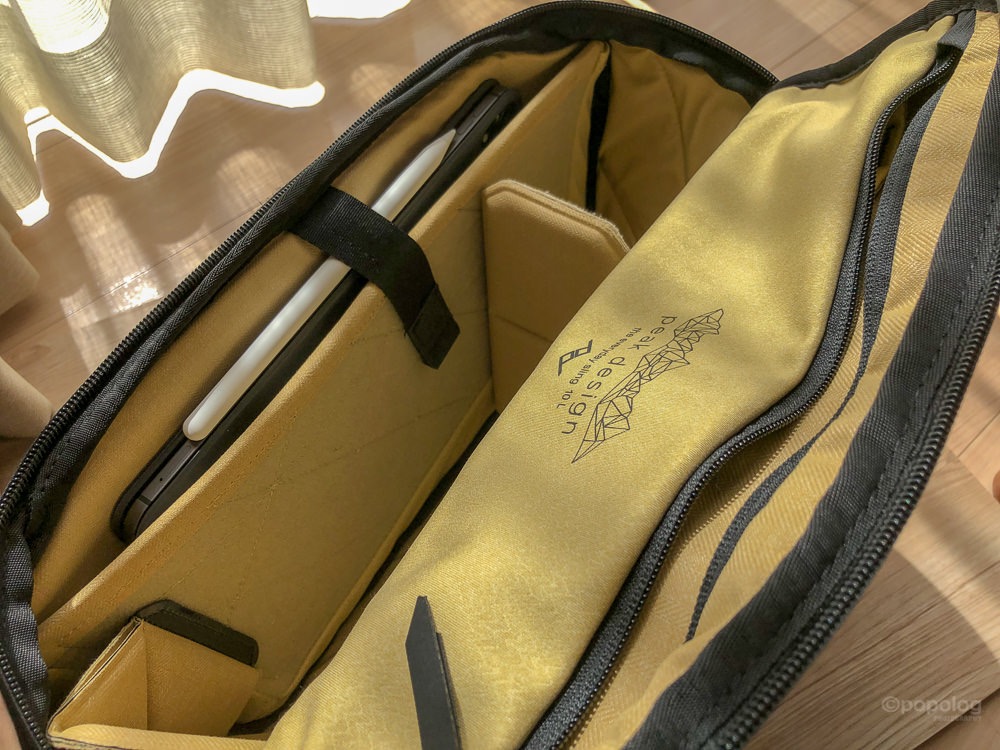 Peak Design Everyday Sling 10L iPad Pro11 inchの収納例