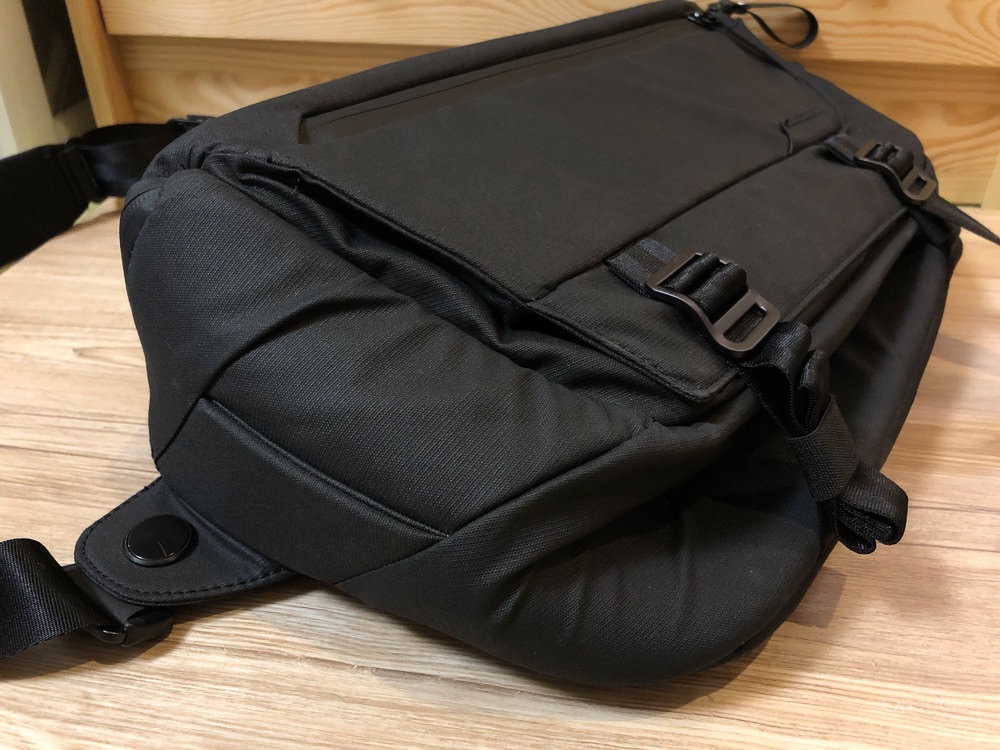 Peak Design Everyday Sling 10L カバンのサイズ調整