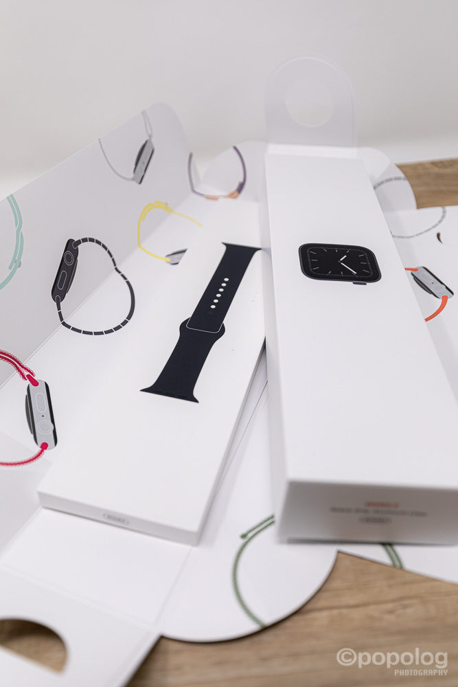 Apple Watch 5 の箱は本体とバンドが別々