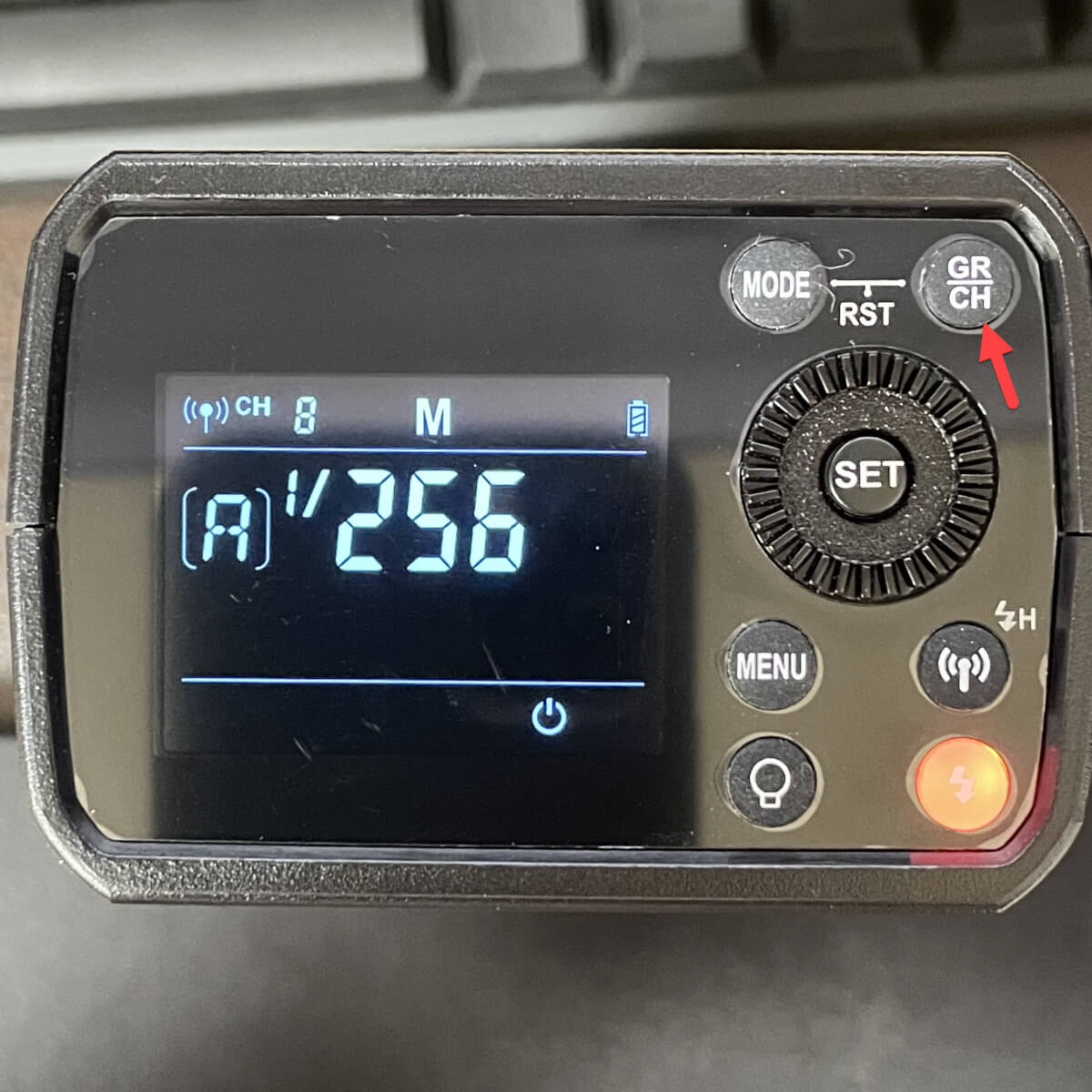 Godox AD200Pro チャンネル設定ボタンの位置